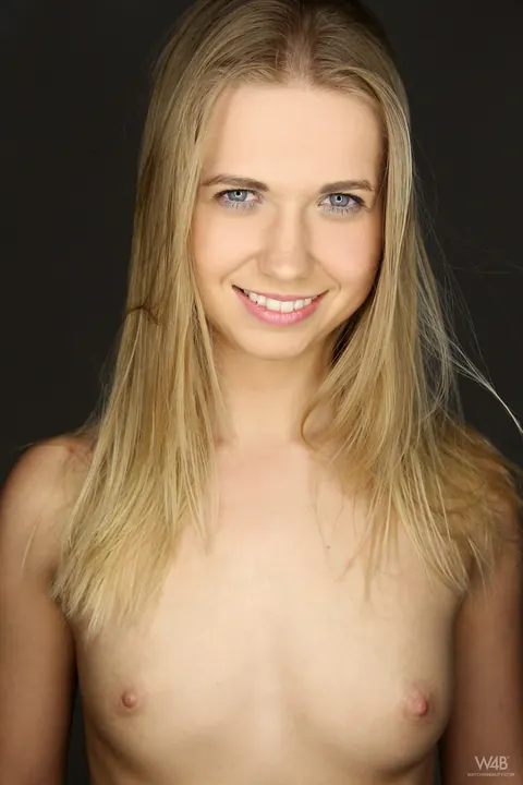 Violette Pink: Slim European Blonde Shows Off Her Butterfly Pussy – photo 20 of 20