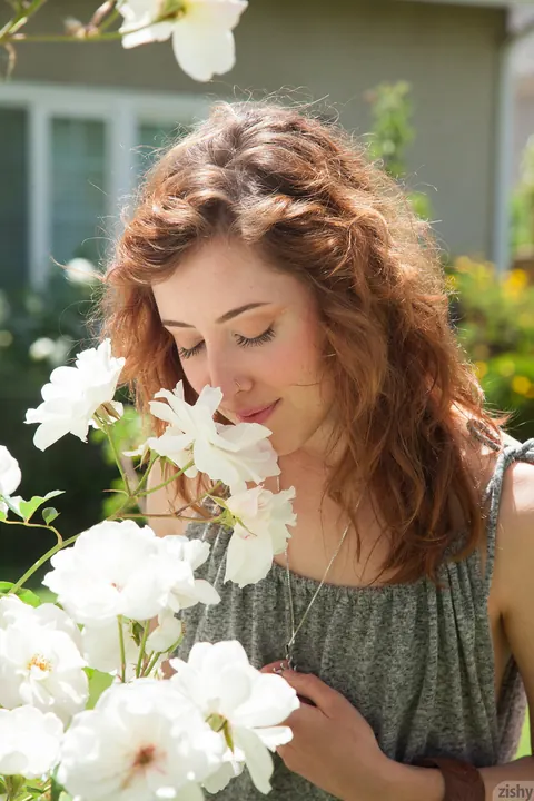 Ursa Finley: Petite Curly Redhead Poses in Shorts and Glasses Outdoors – photo 1 of 11