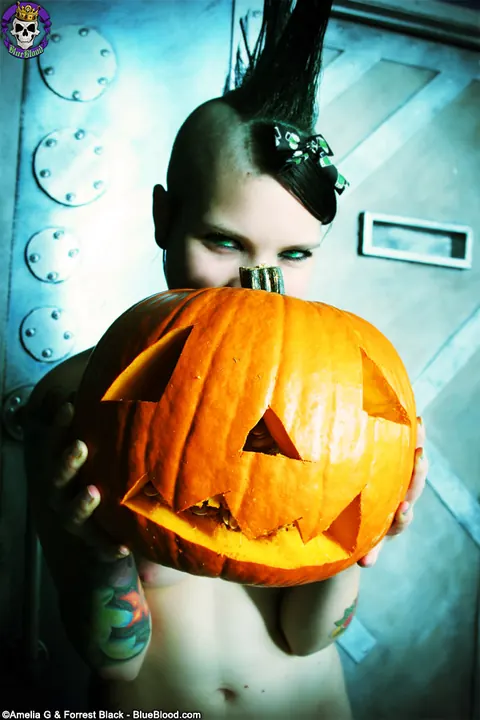 Tara Toxic: PAWG in Stockings and Boots Carves Pumpkin – photo 15 of 15