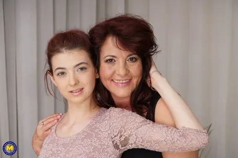 Isadora M & Tera Link: Chubby Czech Lesbians Kiss and Lick Hairy Pussy – photo 2 of 16