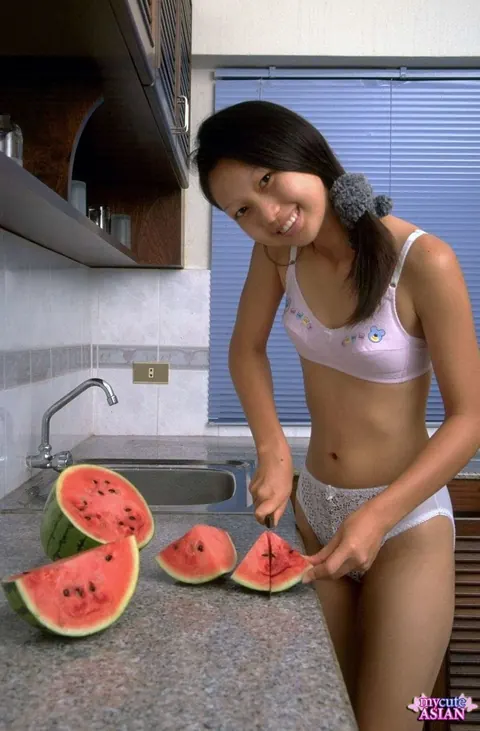 Lin Si Yee: Thai Brunette Eats Watermelon and Strips in the Kitchen – photo 2 of 16
