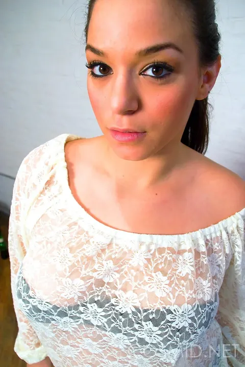 BBW Brunette Pulls Down Her Jeans to Show Black Panties – photo 10 of 16