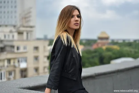 Blonde Woman Poses in the Open Air – photo 1 of 13