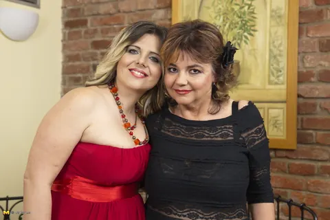 BBW MILF with Big Tits Uses a Double Dildo in Lesbian Sex – photo 1 of 16