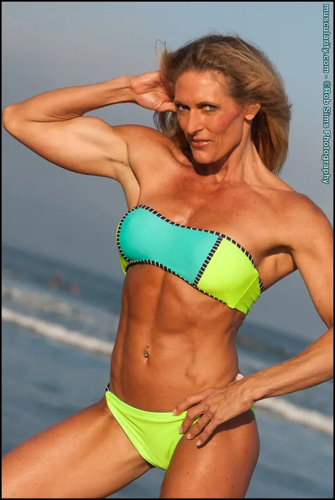 Thick Blonde MILF Flexes in a Bikini on the Beach – photo 3 of 15