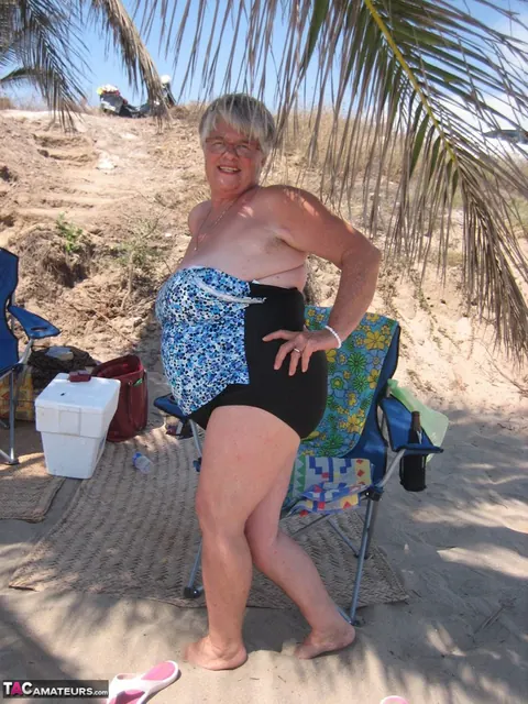 European BBW with Big Tits Strips Out of Her Bikini on the Beach – photo 19 of 20