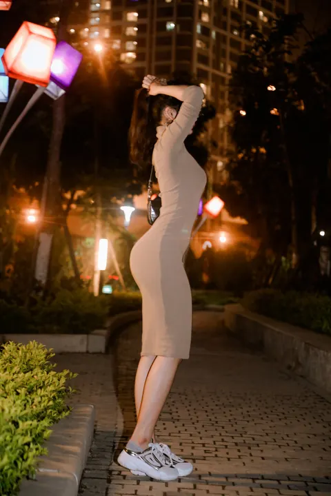 Amateur in a Tight Dress Reveals Her Hairy Pussy Outdoors – photo 2 of 21