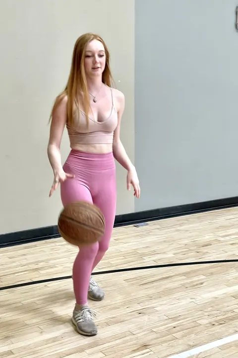 Athletic Redhead Uses a Dildo for Anal in Yoga Pants Outdoors – photo 16 of 20