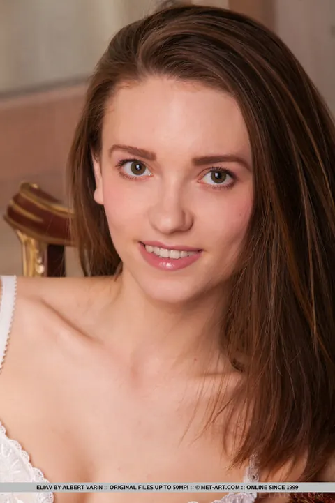 Eliav: Slim European Babe Spreads Her Wet Pussy – photo 3 of 18