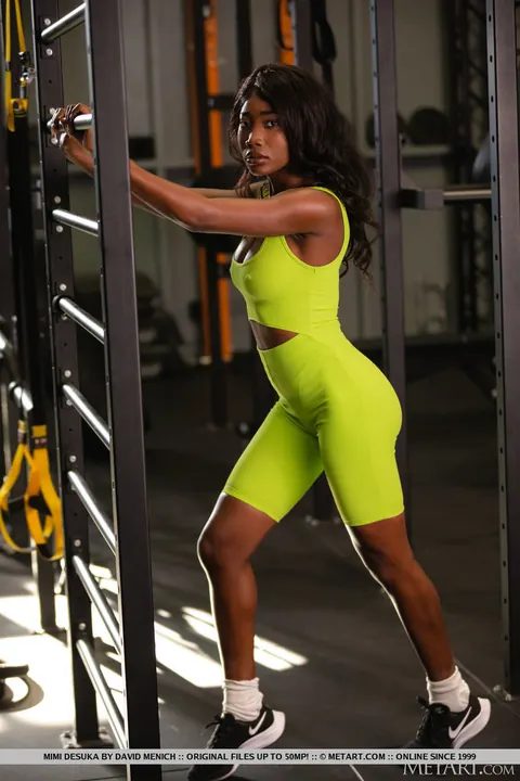 Mimi Desuka: Ebony Babe with Big Natural Tits Poses Nude in the Gym – photo 2 of 18