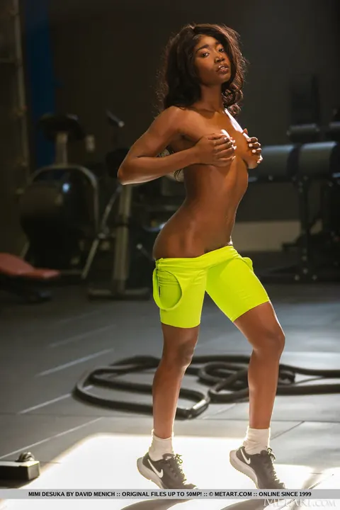 Mimi Desuka: Ebony Babe with Big Natural Tits Poses Nude in the Gym – photo 8 of 18