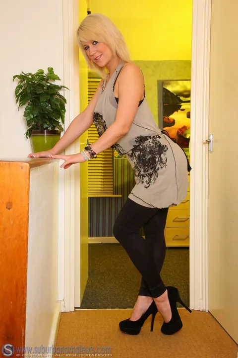 Lilly White: British Babe with Big Tits Fucks a Dildo Standing – photo 1 of 21