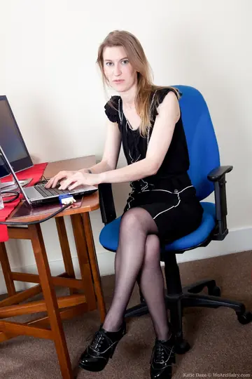 Katie Daze – Slim British Brunette in Stockings Spreads Her Hairy Pussy at the Office