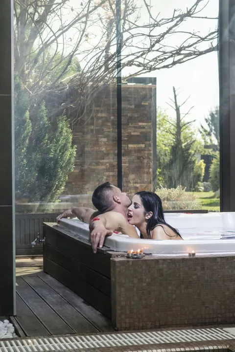 Loren Minardi: Tall Hungarian PAWG Seduces Her Man Outdoors and in the Bathroom – photo 16 of 18