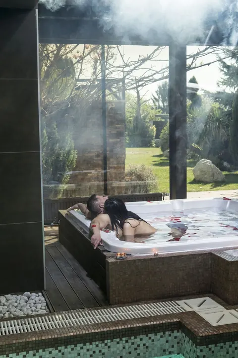 Loren Minardi: Tall Hungarian PAWG Seduces Her Man Outdoors and in the Bathroom – photo 18 of 18