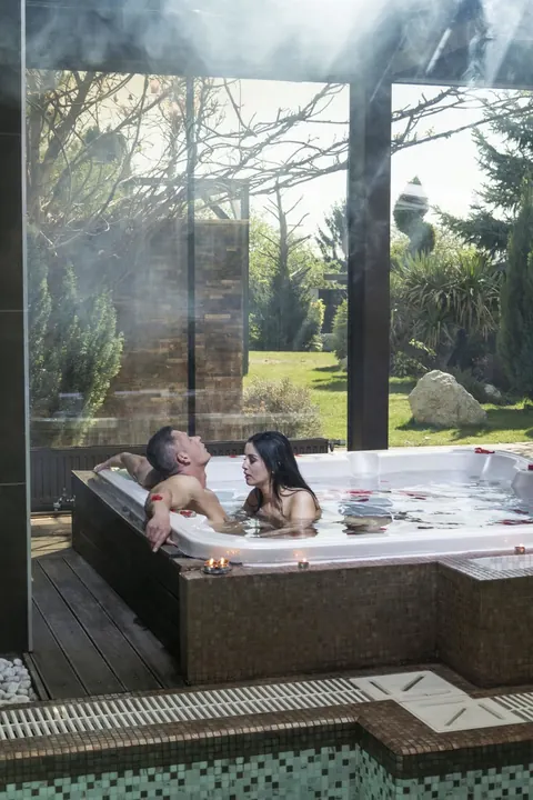Loren Minardi: Tall Hungarian PAWG Seduces Her Man Outdoors and in the Bathroom – photo 15 of 18