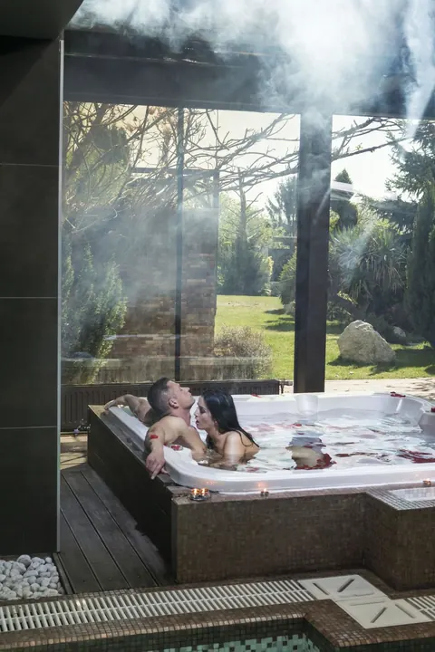 Loren Minardi: Tall Hungarian PAWG Seduces Her Man Outdoors and in the Bathroom – photo 12 of 18