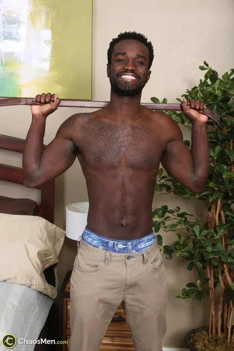 Thick Ebony Man Strips Nude and Shows Off His Body – photo 3 of 20