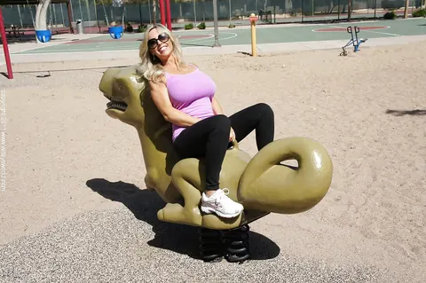 Sandra Otterson: Curvy Blonde MILF in Yoga Pants and Glasses Poses Outdoors – photo 10 of 16