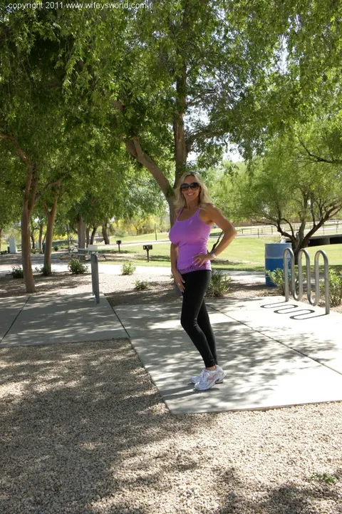 Sandra Otterson: Curvy Blonde MILF in Yoga Pants and Glasses Poses Outdoors – photo 8 of 16