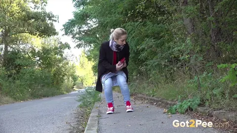 Di Devi: Blonde MILF Pulls Jeans Aside and Spreads Her Shaved Pussy Outdoors – photo 3 of 15