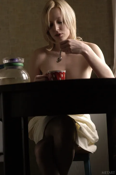 Short-Haired Blonde Spreads Her Hairy Pussy – photo 2 of 21