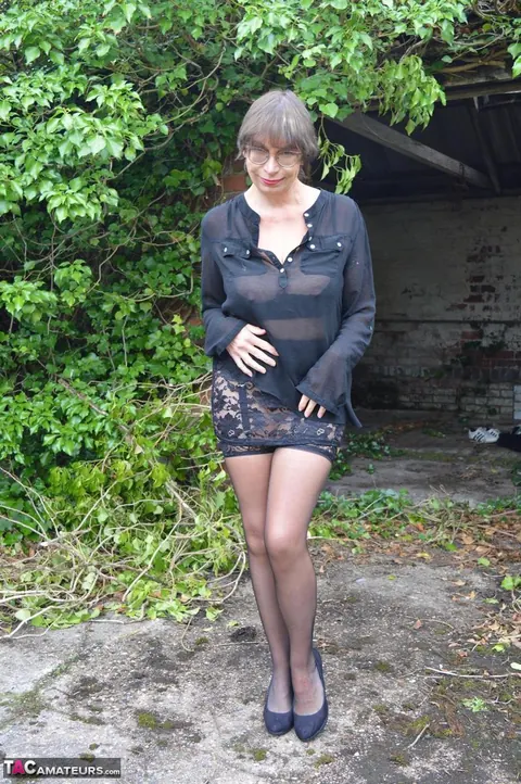 British Blonde MILF Spreads Her Legs in Stockings Outdoors – photo 1 of 16