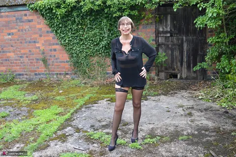 British Blonde MILF Spreads Her Legs in Stockings Outdoors – photo 2 of 16