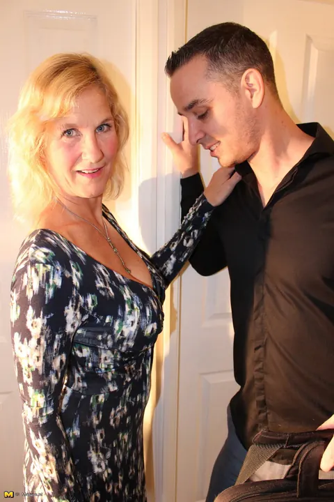 Molly Maracas: British MILF in a Skirt Seduces Her Neighbor for Sex – photo 5 of 16