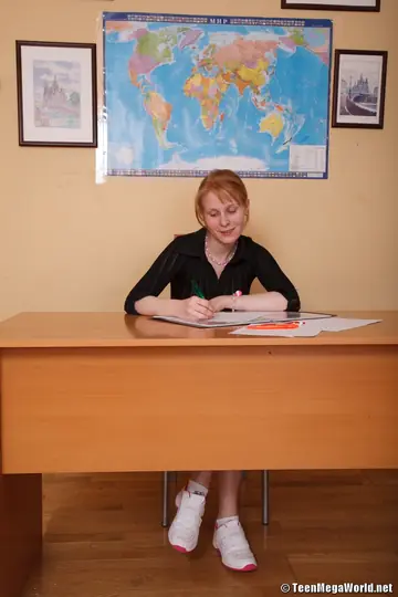 European Redhead PAWG Takes a Facial After Doggy Style