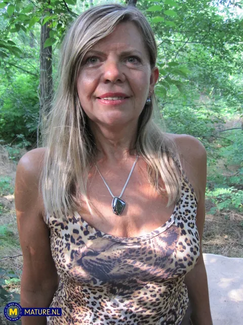 Curvy MILF Takes an Outdoor Anal Creampie – photo 1 of 11