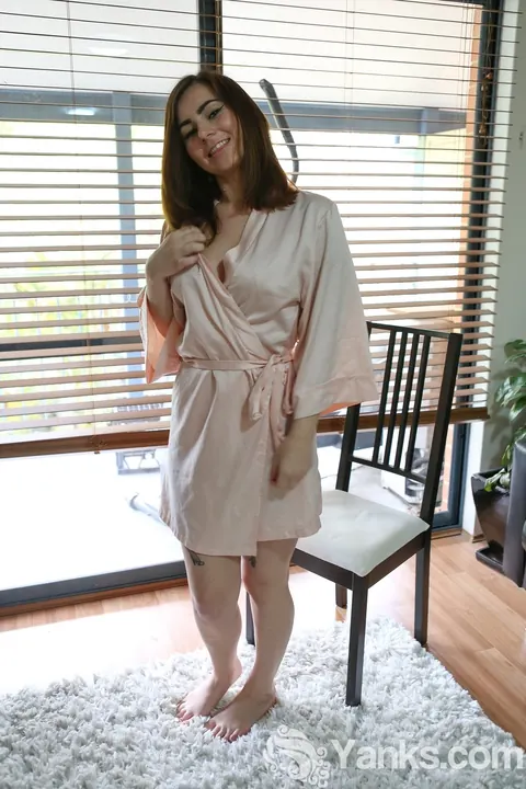 Kitty Du Jour: Australian Brunette PAWG Uses a Dildo and Spreads – photo 1 of 17