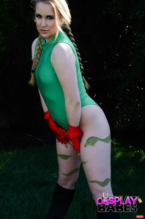 Anna Darling: British PAWG Blonde Flaunts Her Big Ass Outdoors in Boots and Costume – photo 7 of 15