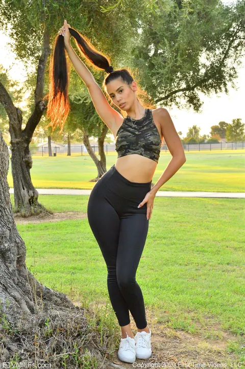 Adriana Deluxe: Colombian Latina Spreads Her Trimmed Pussy Outdoors – photo 13 of 20