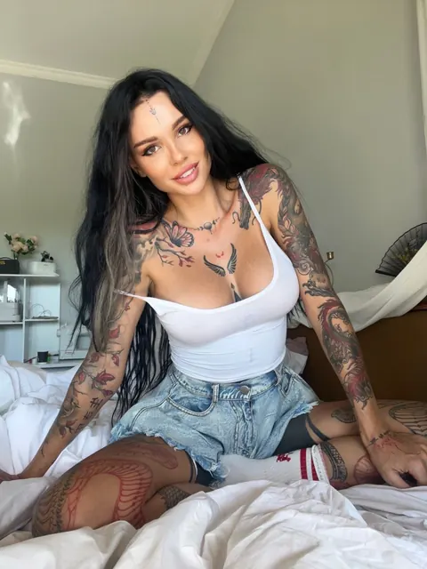 Slim Tattooed Babe with Big Tits Teases While Clothed – photo 12 of 12