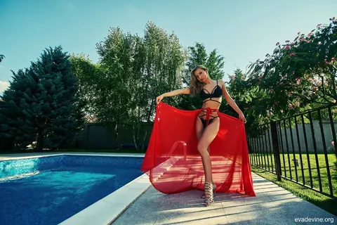 PAWG Flaunts Lingerie and High Heels Poolside – photo 6 of 15