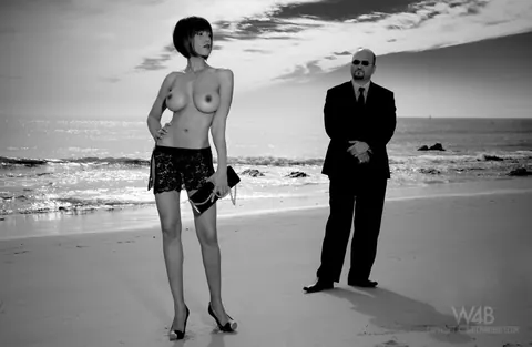 Woman Undresses and Poses Fully Nude in Glamour Style – photo 6 of 20