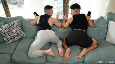 Two Men Kiss and Fuck in an Interracial Encounter – photo 2 of 21