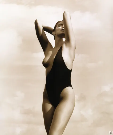 Cindy Crawford: Busty Brunette Strips Out of Her Bikini Outdoors – photo 5 of 16