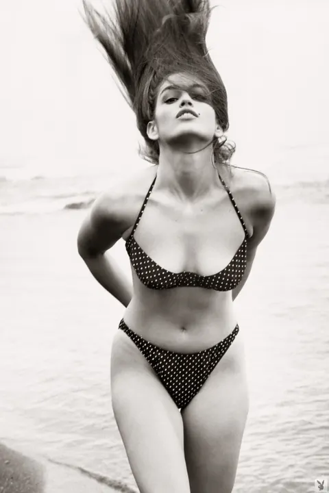 Cindy Crawford: Busty Brunette Strips Out of Her Bikini Outdoors – photo 10 of 16