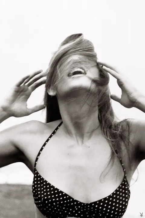 Cindy Crawford: Busty Brunette Strips Out of Her Bikini Outdoors – photo 6 of 16