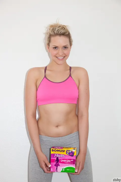 Mia Malkova: Blonde in Yoga Pants Shows Off Her Enhanced Tits – photo 2 of 11