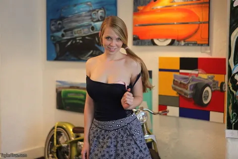 Taylor True: Blonde PAWG Hikes Her Skirt and Flashes Her Bare Ass – photo 12 of 15