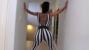 Bella Bellz – Thick Brunette MILF with Big Ass Gets Fucked and Kisses Her Partner