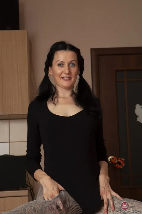 Nimfa Mannay: Tall Russian MILF Bares Her Hairy Crotch and Spreads for Anal – photo 3 of 20
