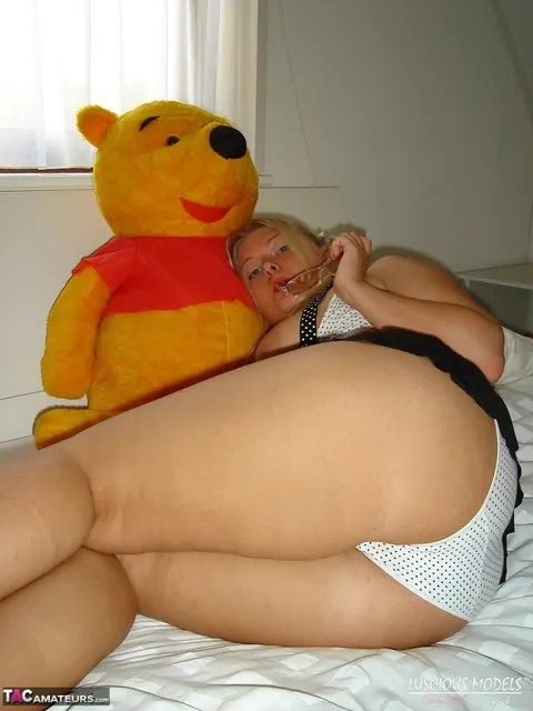 BBW Blonde in Glasses Strips and Spreads Her Pussy – photo 7 of 16