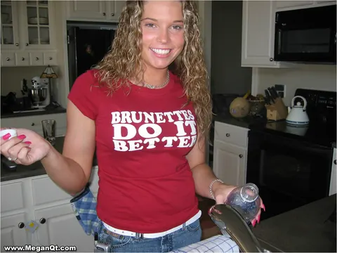 Meganqt: Brunette in Jeans and Shorts Kisses on the Beach – photo 9 of 12