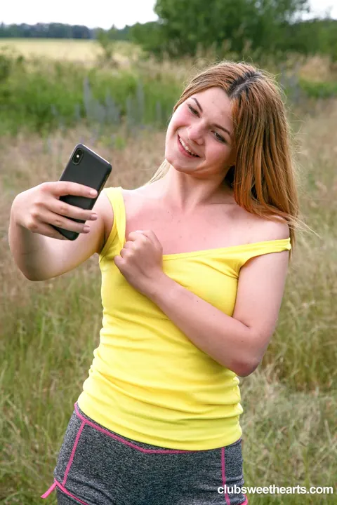 Vanessa Vanilla: Thick Russian Redhead Spreads Her Ass in a Selfie – photo 2 of 21