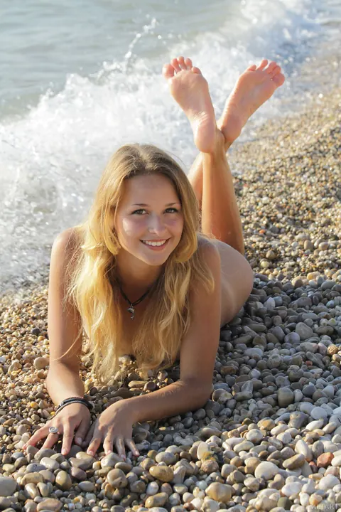 Toxic A: Brunette PAWG Strips Out of Her Panties on the Beach – photo 9 of 21