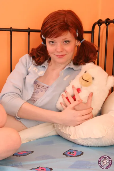 Muza: Redhead in Lingerie and Socks Masturbates with a Vibrator – photo 2 of 21